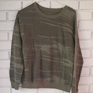 Zoe + Liv Camouflage Swrstshirt Womens Size Small